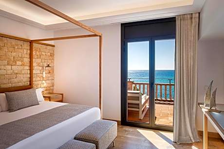 Sea Front Panoramic Suite