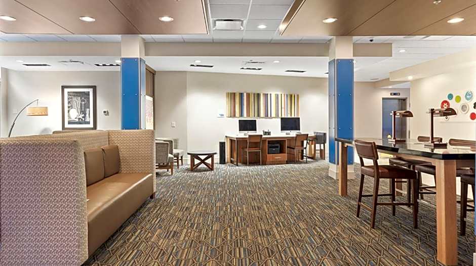 Holiday Inn Express & Suites Macon North By IHG