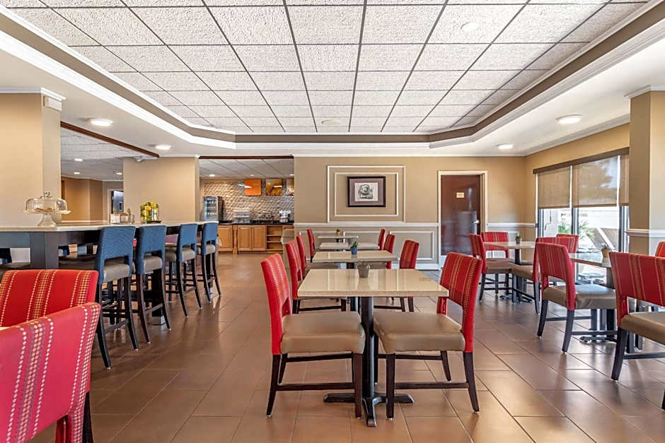 Comfort Inn & Suites Athens North