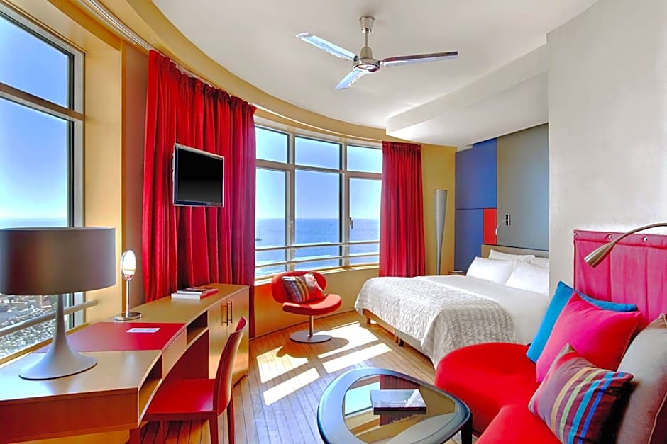 Le Meridien Beach Plaza