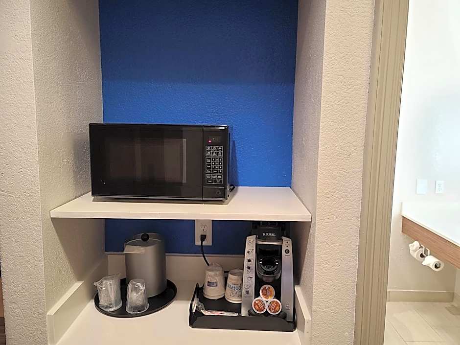 Holiday Inn Express & Suites Galveston West - Seawall