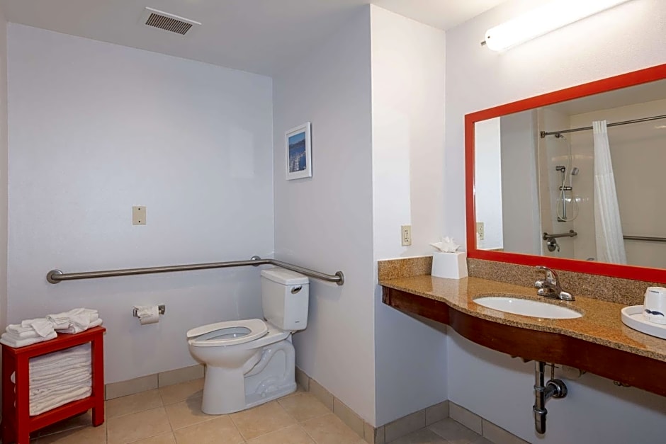 Hampton Inn By Hilton & Suites Pittsburg