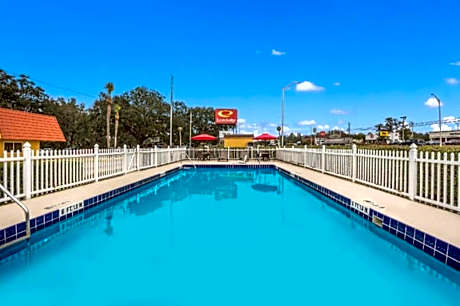 Econo Lodge Live Oak