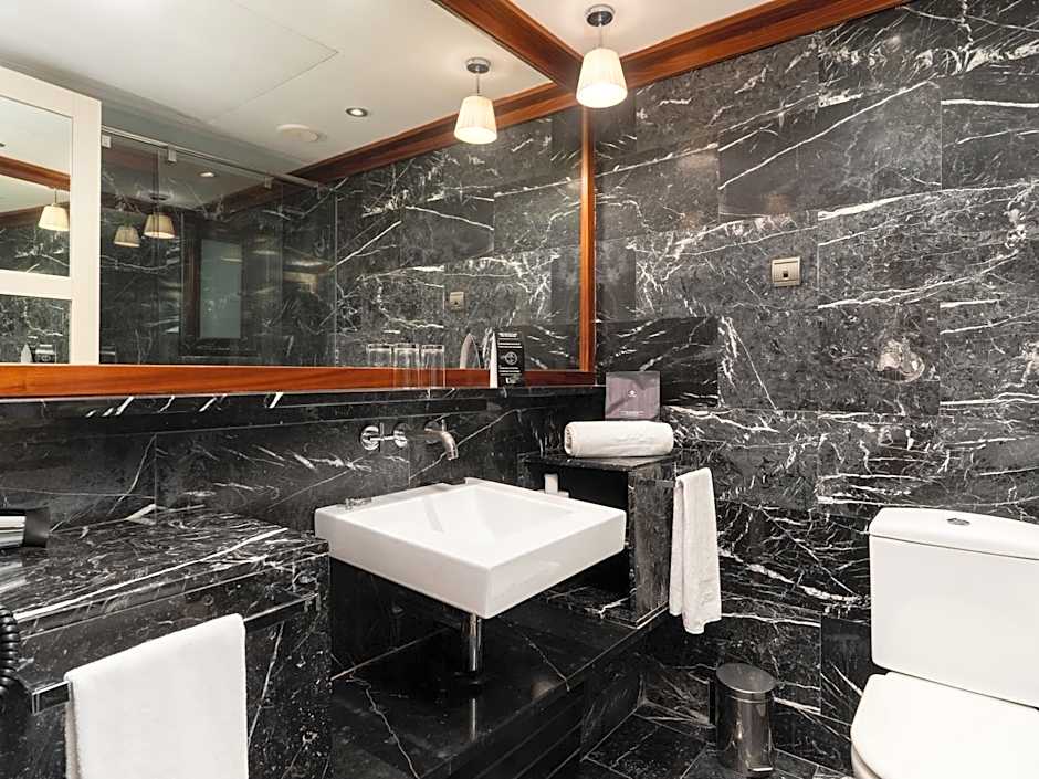 U232 Hotel