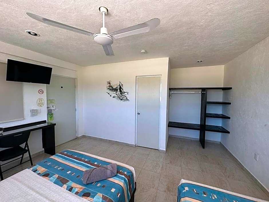 Puerto Morelos Hotel Las Palmas - Near the beach