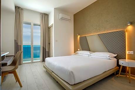 Double Room with Balcony and Sea View