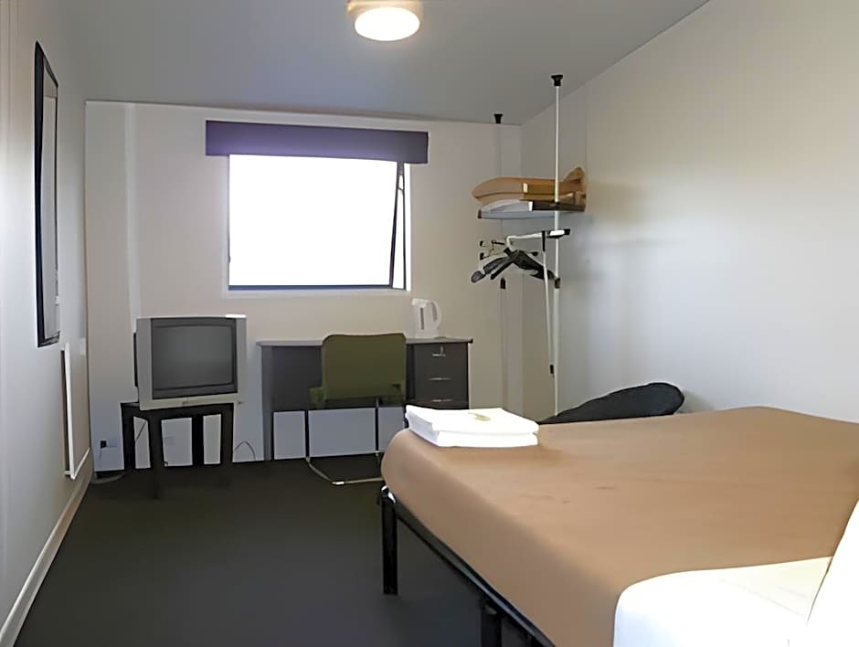 K Road City Travellers Hostel