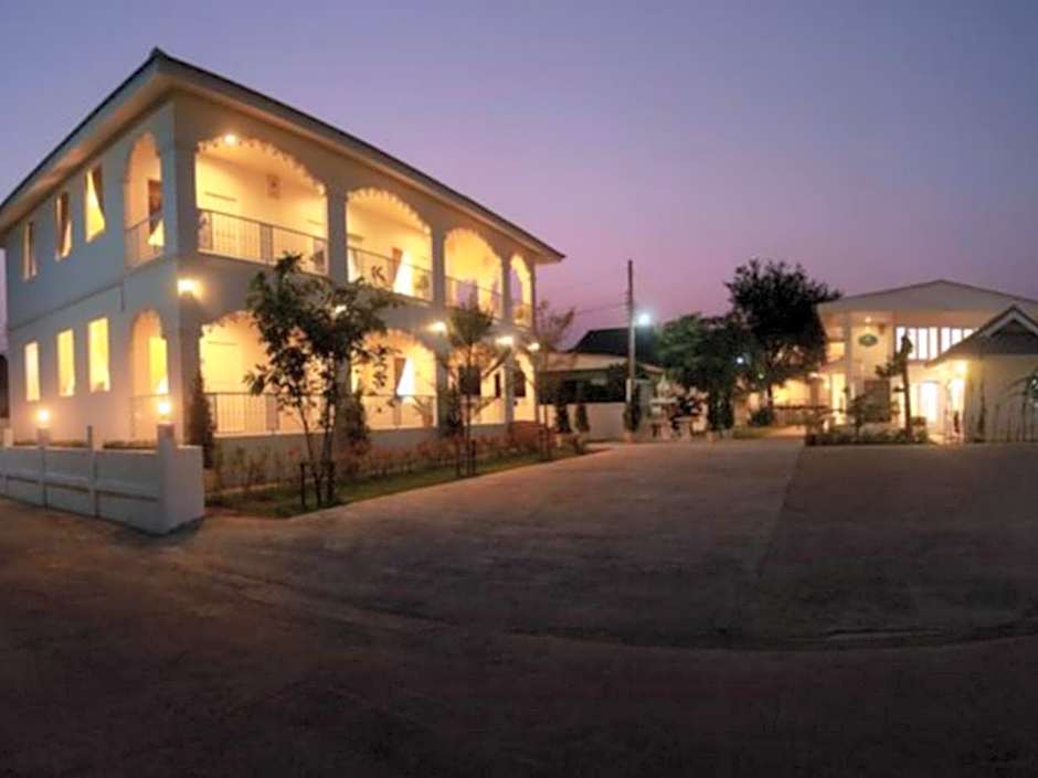 Banlomnow Hotel