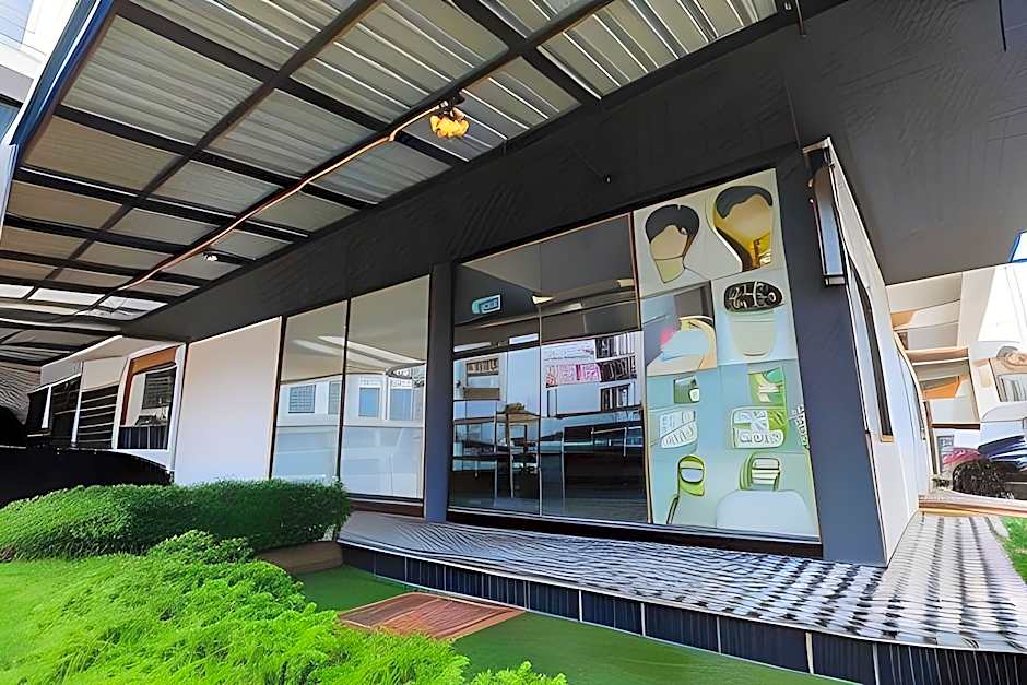 River Hotel The Budget