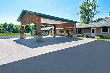Quality Inn & Suites Munising