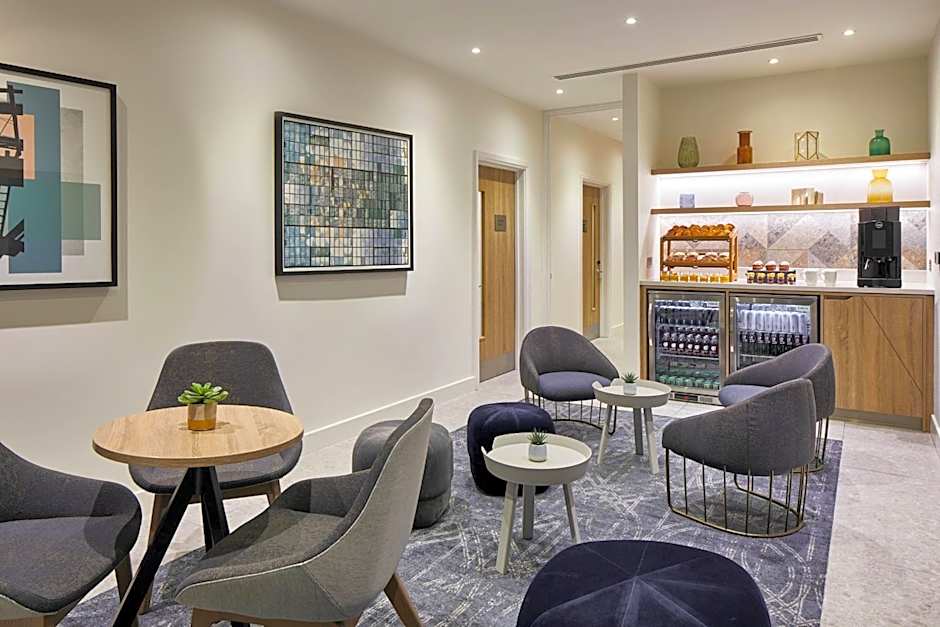 Courtyard By Marriott London City Airport