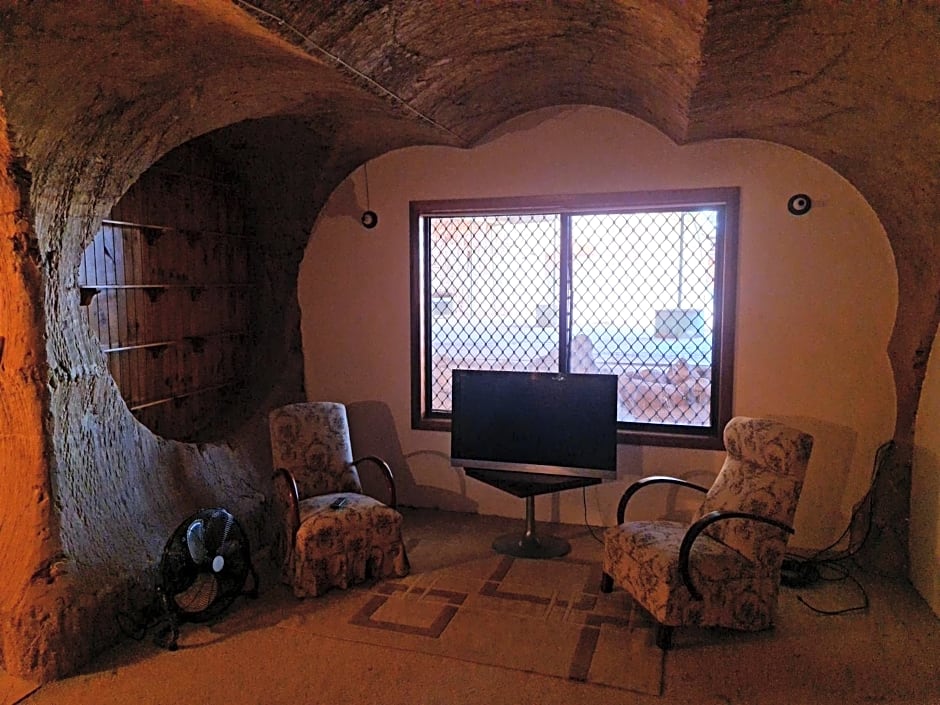 Underwood Court fresh Dugout- Hosted by Coober Pedy Accommodations