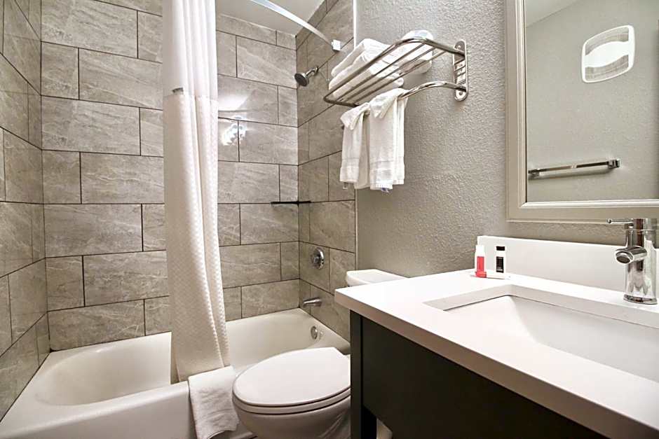 Super 8 by Wyndham Kenosha/Pleasant Prairie