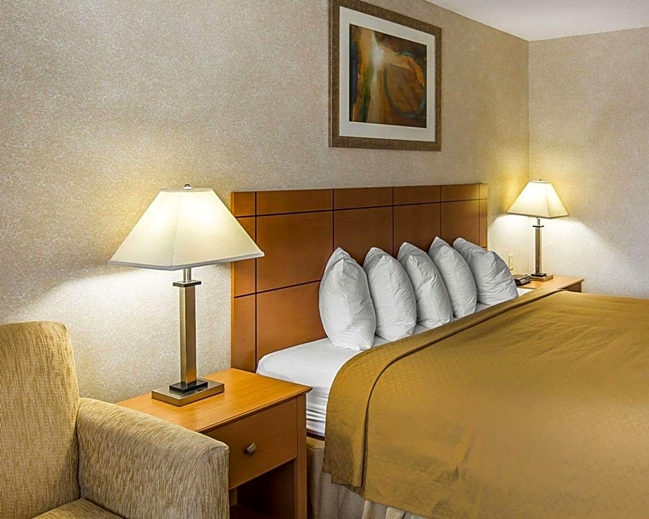 Quality Inn at Collins Road - Cedar Rapids
