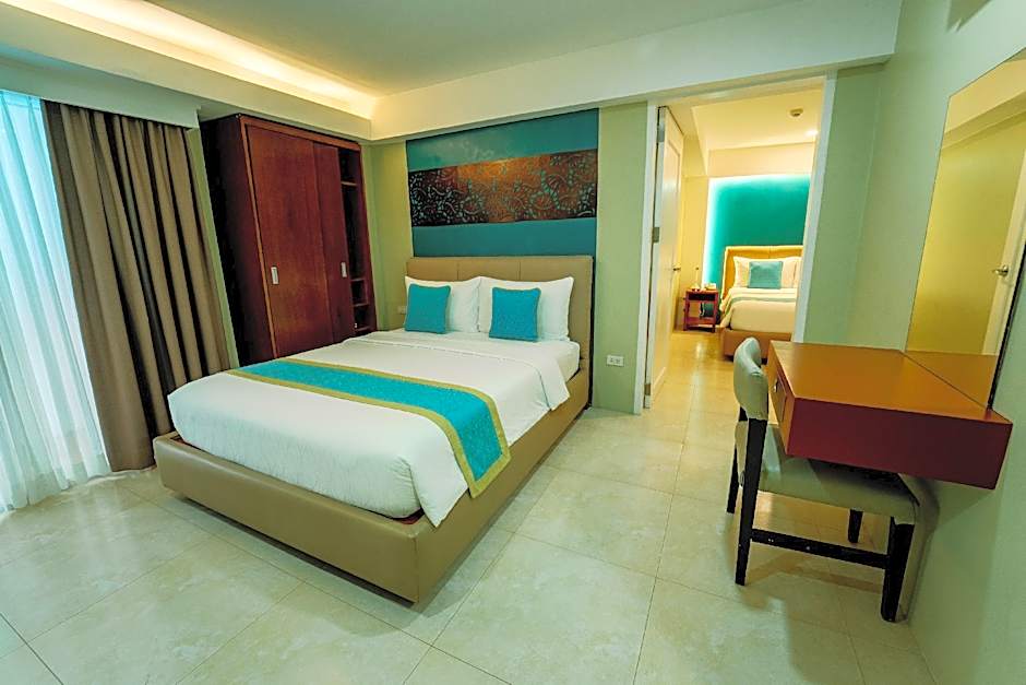 Photo 1 of 6 of Family Suite, Pool View