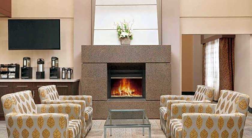 Travelodge by Wyndham Oshawa Whitby