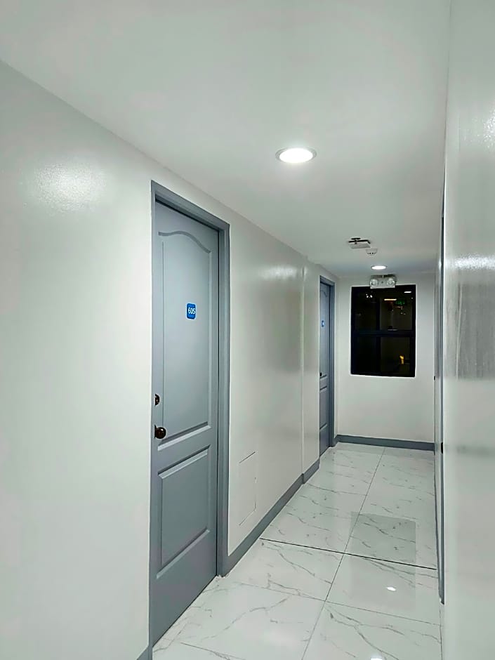 Airobedz Mckinley – Manila, Metro Manila, NY