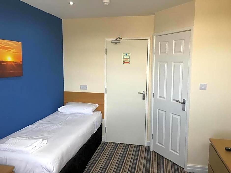 OYO Wave Crest Hotel