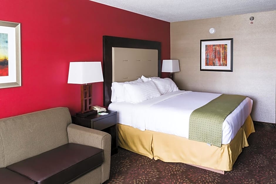 Holiday Inn Express Big Rapids, an IHG Hotel