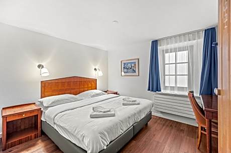 Two-Bedroom Apartment with Kitchenette