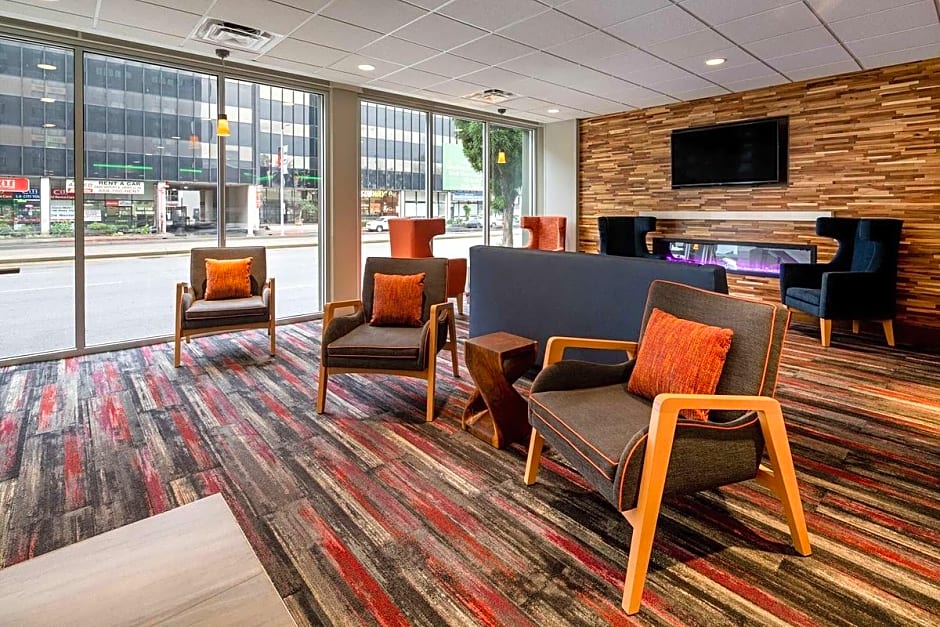 La Quinta Inn & Suites by Wyndham LAX