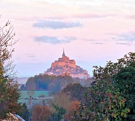 L'Aurore de la Baie, vue sur le Mont-Saint-Michel