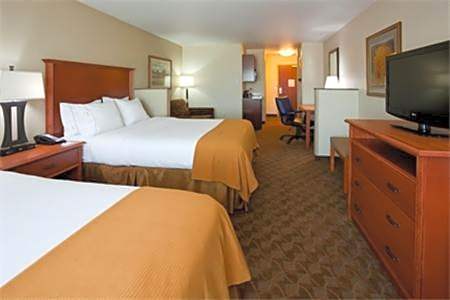 Holiday Inn Express Hotel and Suites Mason City By IHG
