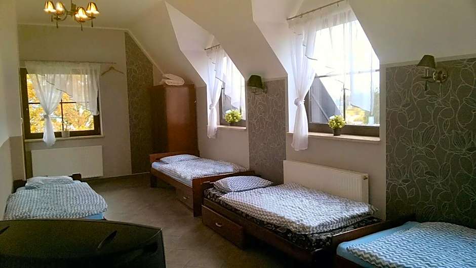 Pokoje Gościnne z łazienkami przy Wrocławiu, darmowy parking