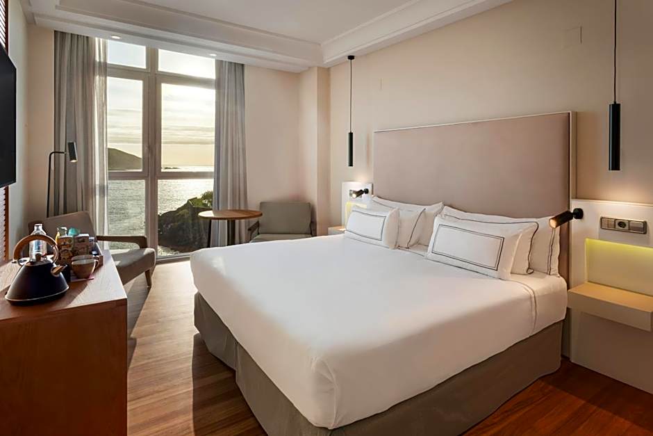 Photo 1 of 5 of Premium, Sea View