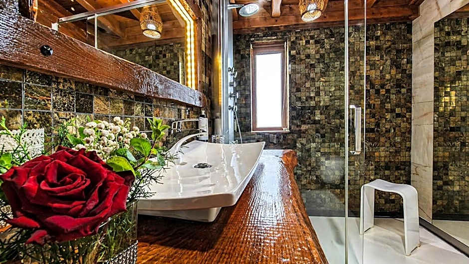 Casa Favo de Mel - Jacuzzi & Piscina - Refúgio na Montanha