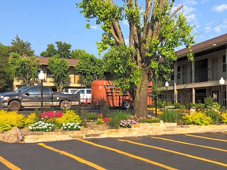 Charles Wesley Motor Lodge Broken Bow