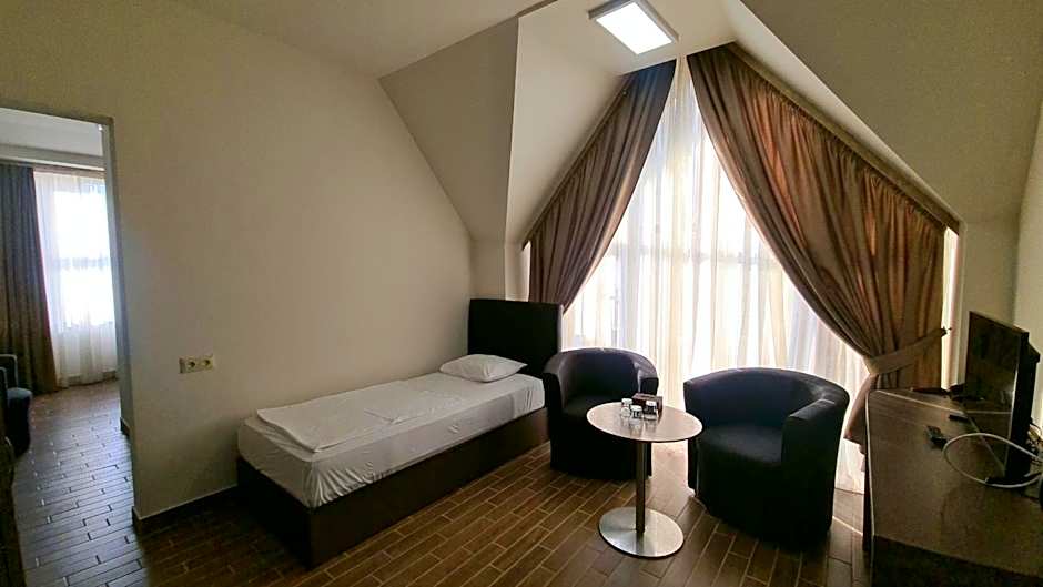 Yerevan Deluxe Hotel