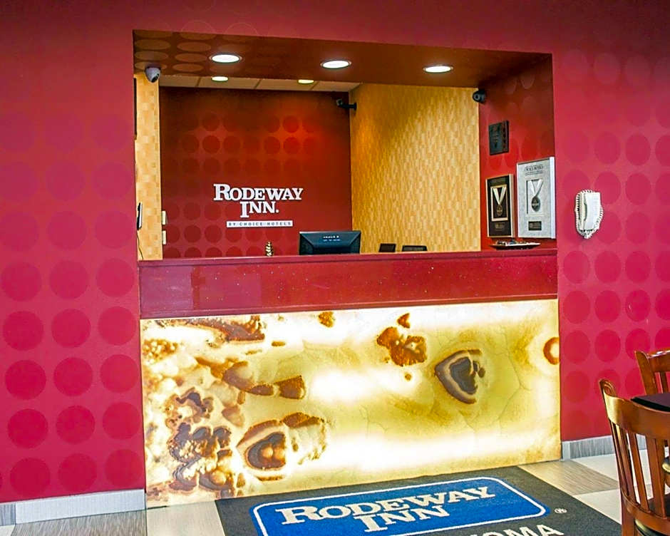 Rodeway Inn Macarthur Airport