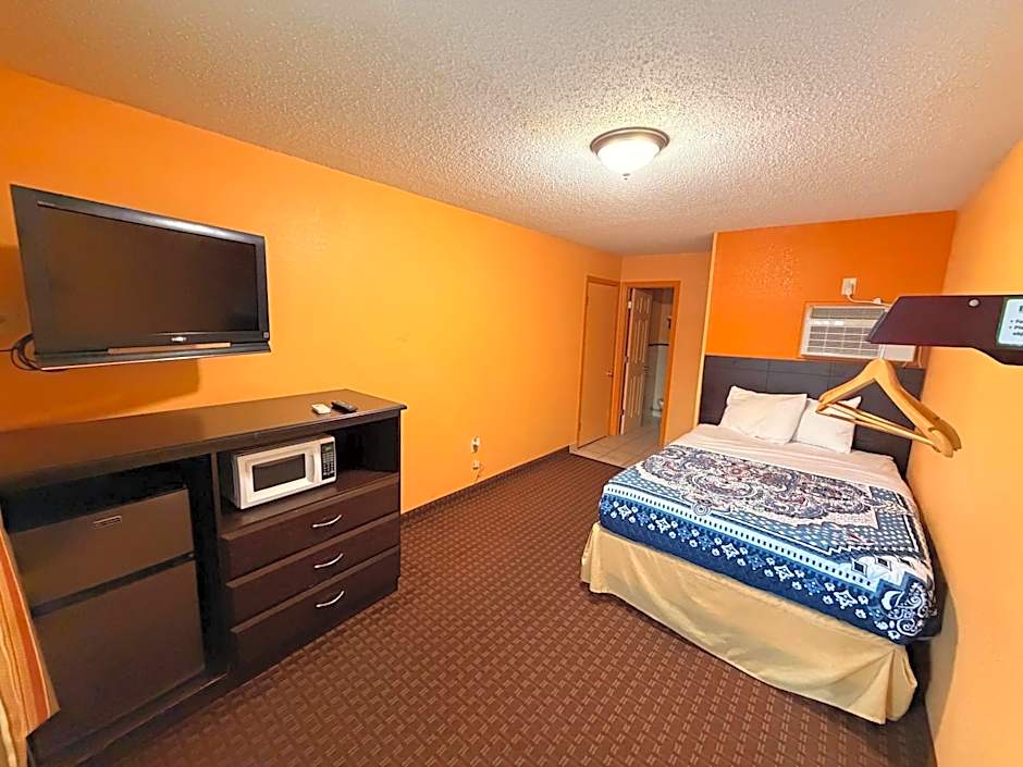 BLUE SKY INN Glens Falls-Saratoga-Lake George