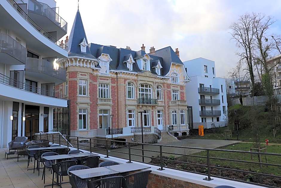 DOMITYS Résidence services seniors LE PARC DES AUBIERS