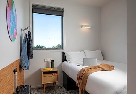 QUEEN ENSUITE (WHEELCHAIR ACCESS)