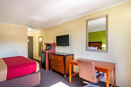 1 King Bed, Nonsmoking