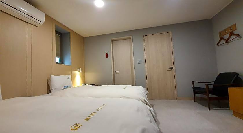 141 Mini Hotel