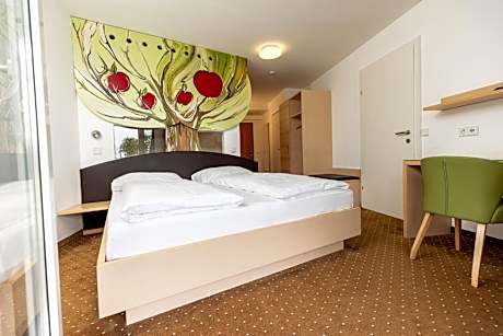 Family Room (2 Adults + 2 Children)