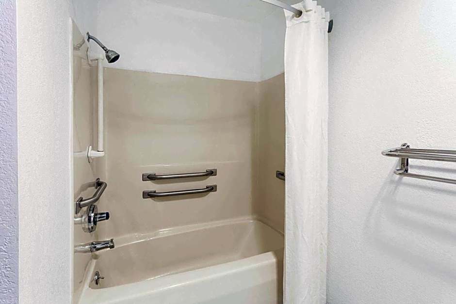 Super 8 by Wyndham Bourbonnais/Kankakee Area