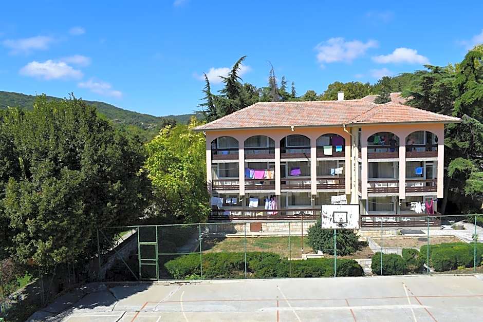 Ahilea Hotel - Free Pool Access