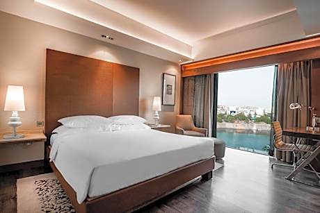 King Room - 20% discount on Food & Beverage, Spa and Laundry