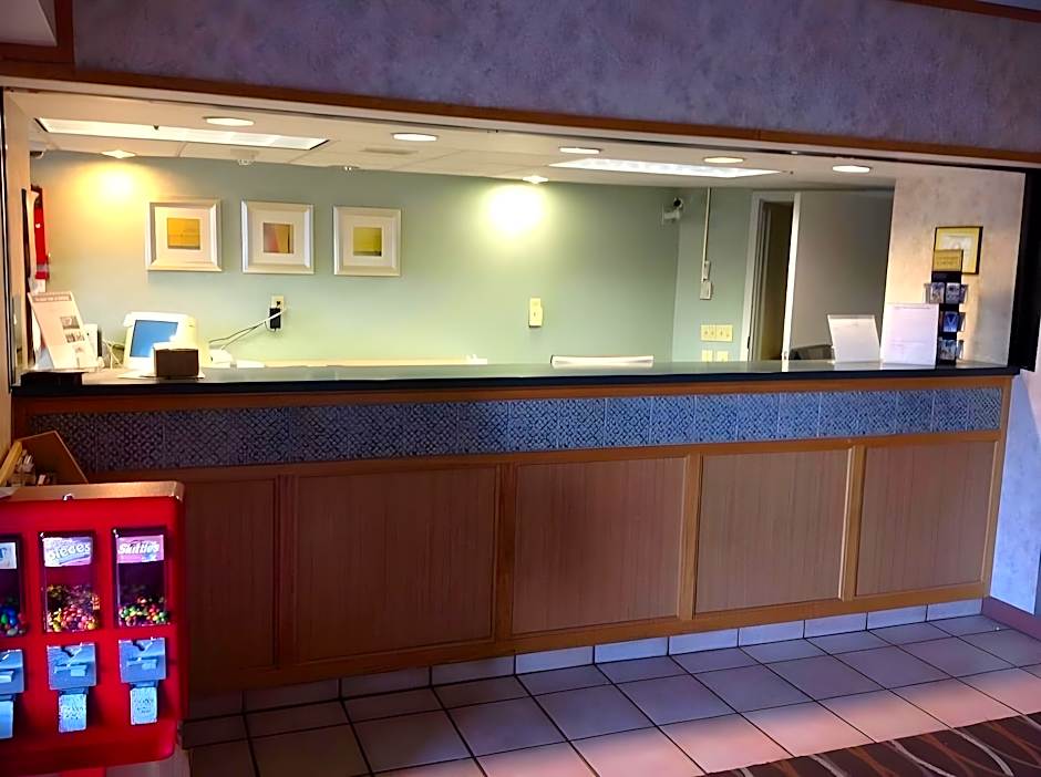 Plano Inn & Suites