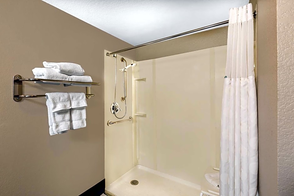 Ramada by Wyndham Des Moines Airport