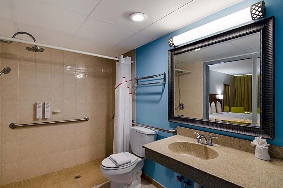 HomeTowne Studios by Red Roof Vero Beach - I-95