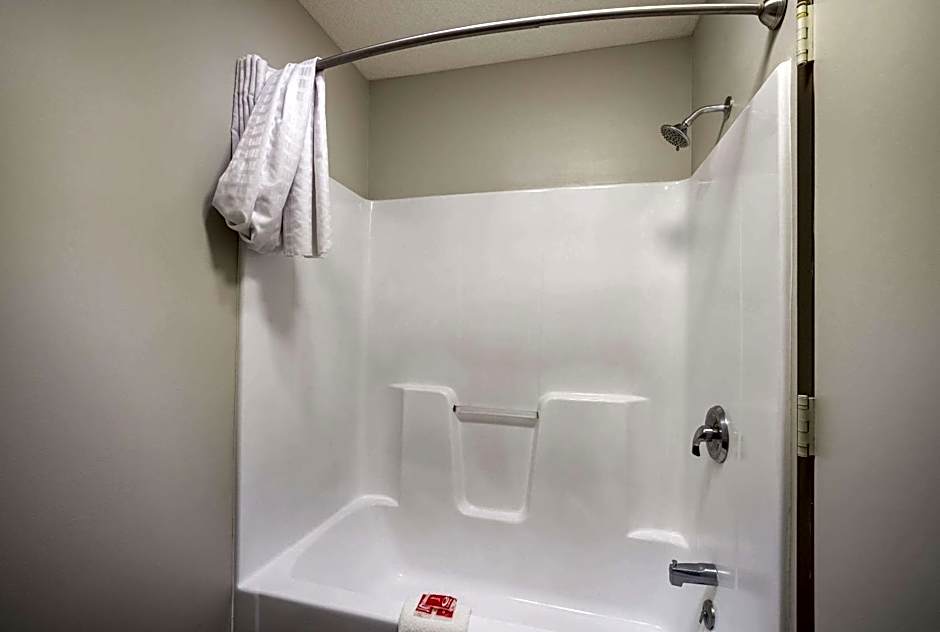 Econo Lodge Inn & Suites Canandaigua - Fingers Lake Area