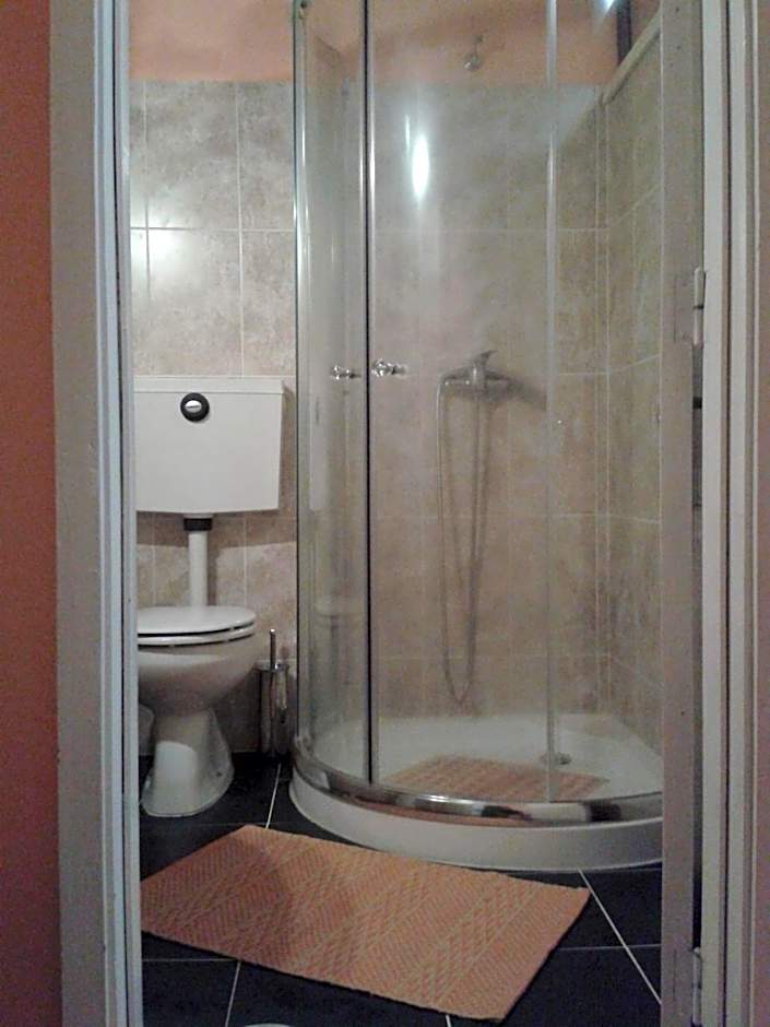 Lira Guest House B&B