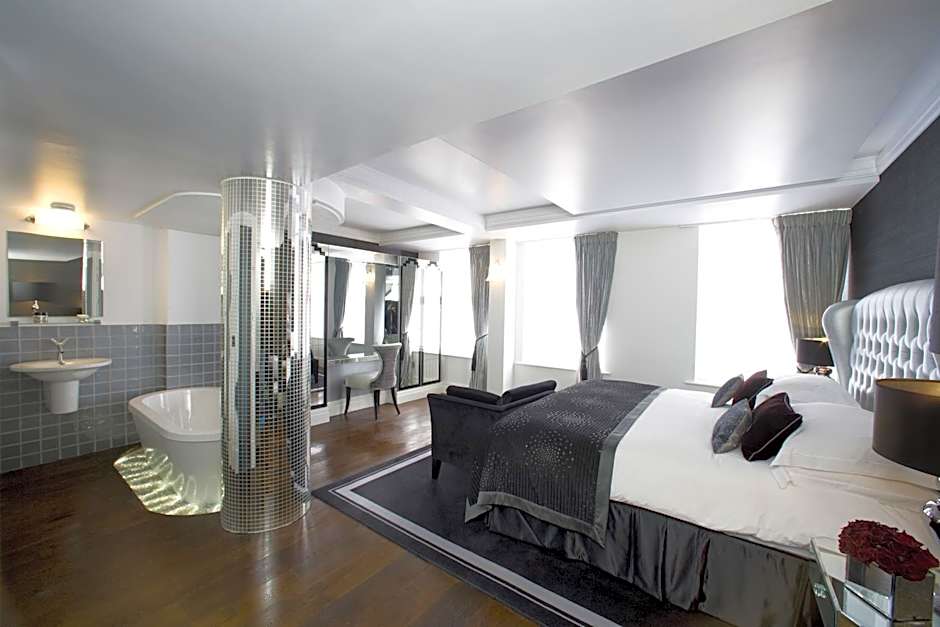 Photo 1 of 6 of Junior Suite