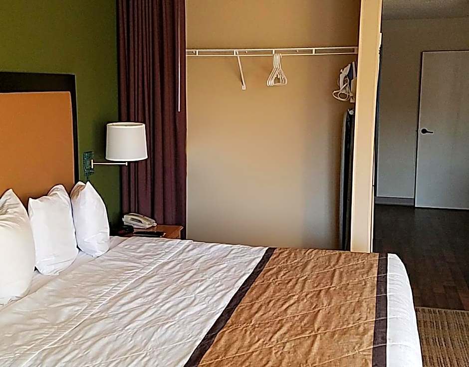 Extended Stay America Suites - Milwaukee - Brookfield