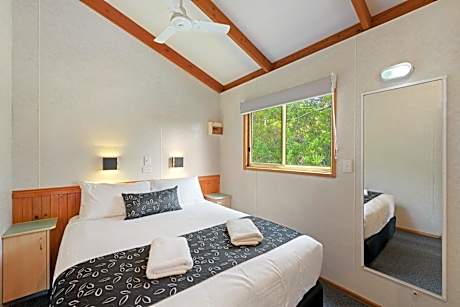 Superior 2 Bedroom Cabin - Sleeps 6